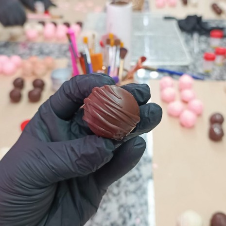 Masterclass de licores artesanales y trufas de vino rosado con Eliana Vera