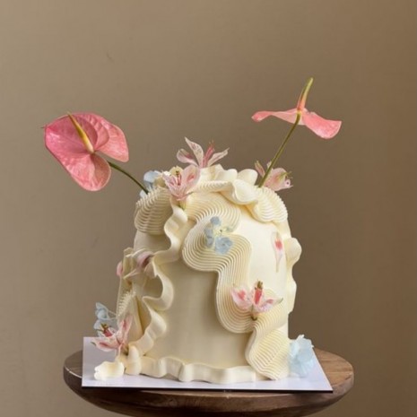 Clase de decoración de torta domo con buttercream y flores naturales